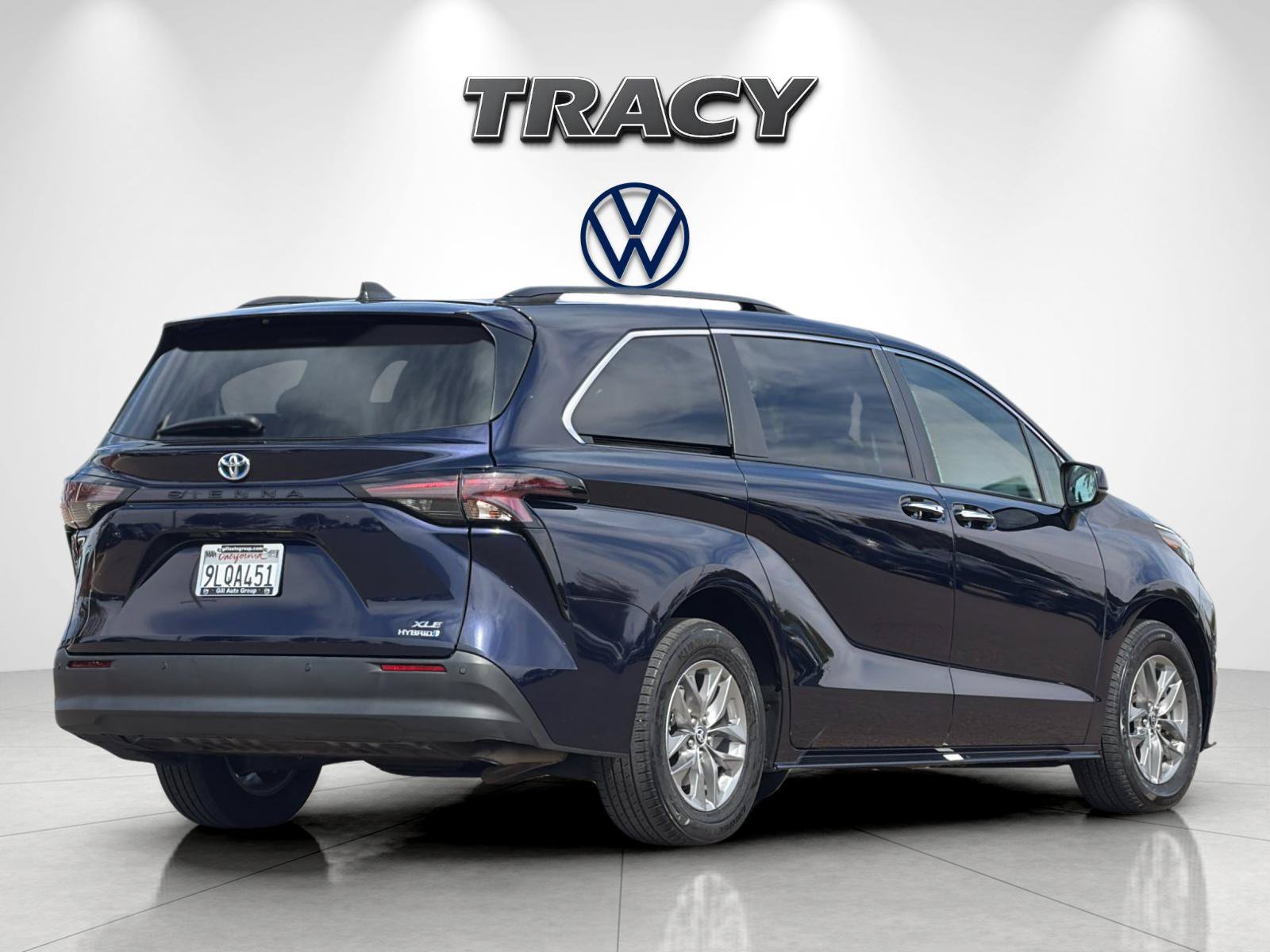 Used 2024 Toyota Sienna XLE FWD image 4