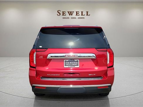 Used 2021 GMC Yukon XL SLT w/ SLT Premium Package image 4