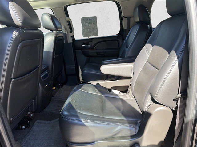 Used 2014 Chevrolet Suburban LTZ RWD image 19
