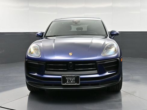 Certified 2025 Porsche Macan image 11