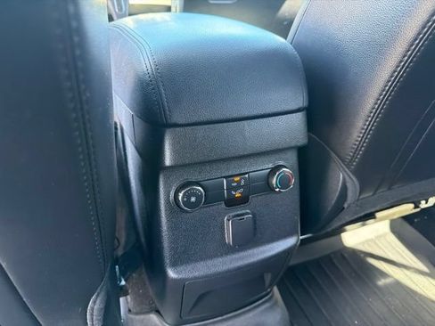 Used 2018 Ford Explorer XLT w/ Equipment Group 202A AWD/4WD image 30