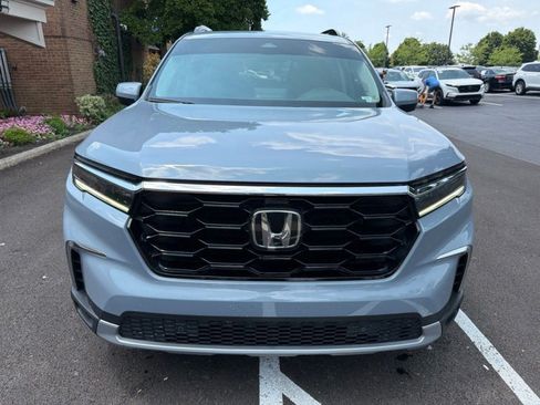 Certified 2024 Honda Pilot Touring image 3