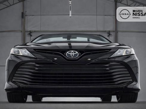Used 2019 Toyota Camry LE FWD image 6