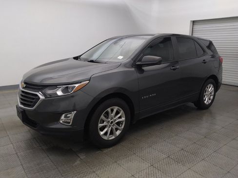 Used 2020 Chevrolet Equinox LS w/ LS Convenience Package FWD image 2