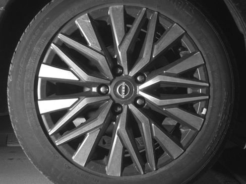 Used 2025 Nissan Altima 2.5 SV FWD image 15