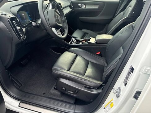 Certified 2024 Volvo XC40 B5 Plus w/ Protection Package Premier AWD/4WD image 8