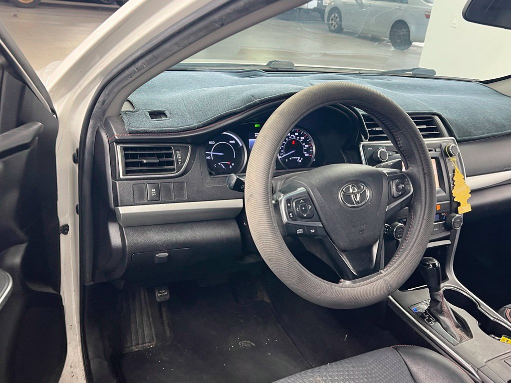 Used 2015 Toyota Camry SE FWD image 10