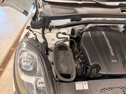 Used 2018 Porsche Macan Sport Edition AWD/4WD image 44