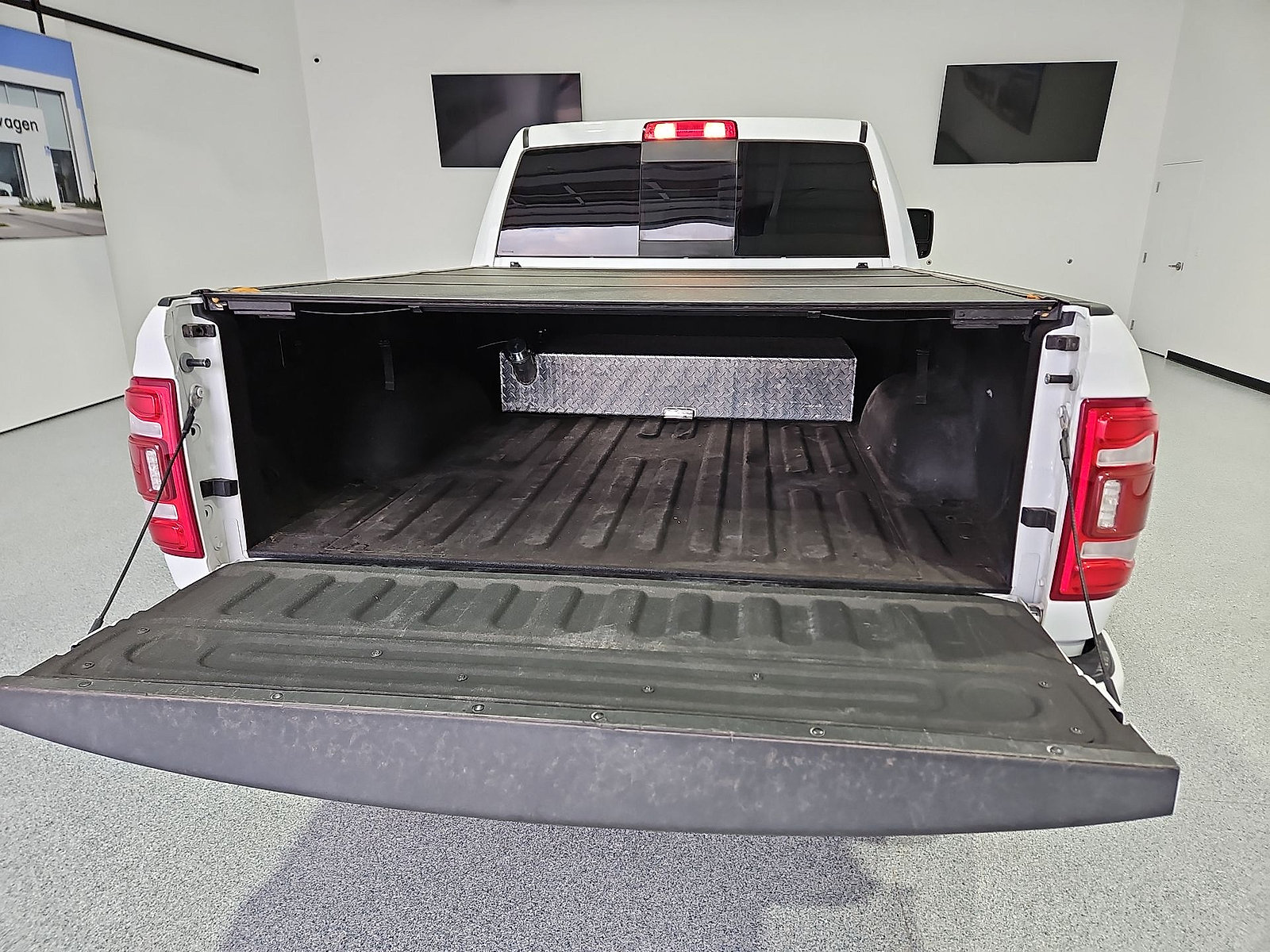 Used 2024 RAM 2500 Laramie AWD/4WD image 12