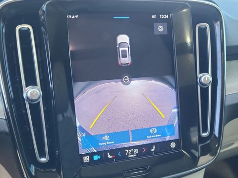 Certified 2023 Volvo XC40 B5 Plus w/ Protection Package Premier image 19