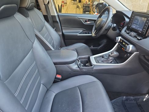 Used 2021 Toyota RAV4 XLE Premium FWD image 10