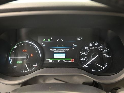 Used 2025 Toyota Sienna XLE image 11