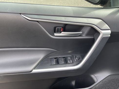 Certified 2025 Toyota RAV4 XLE AWD/4WD image 15