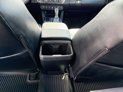 Used 2021 Toyota Tacoma TRD Off-Road w/ Technology Package image 28