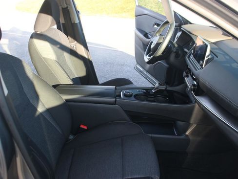 Used 2023 Nissan Rogue SV image 33