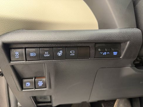 Certified 2021 Toyota Sienna Platinum image 11