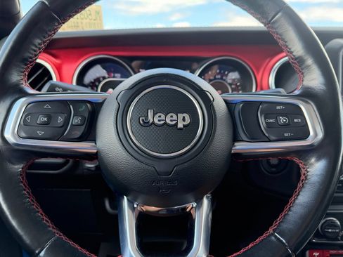 Used 2021 Jeep Gladiator Rubicon w/ Dual Top Group AWD/4WD image 18