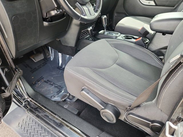 Used 2018 Jeep Wrangler Unlimited Sahara AWD/4WD image 38