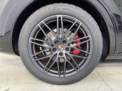 New 2026 Porsche Cayenne GTS image 16