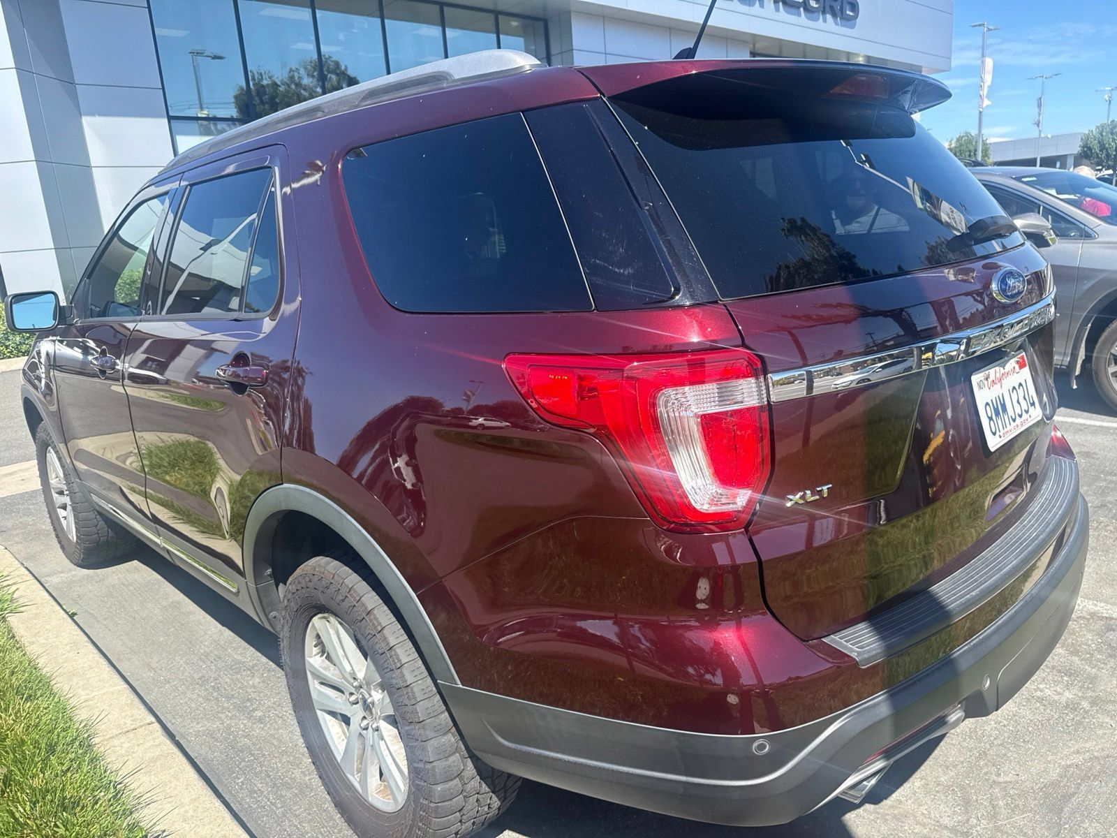 Used 2019 Ford Explorer XLT w/ Equipment Group 202A AWD/4WD image 2