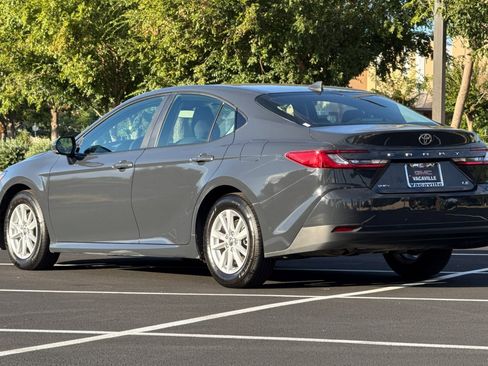 Used 2025 Toyota Camry LE image 7