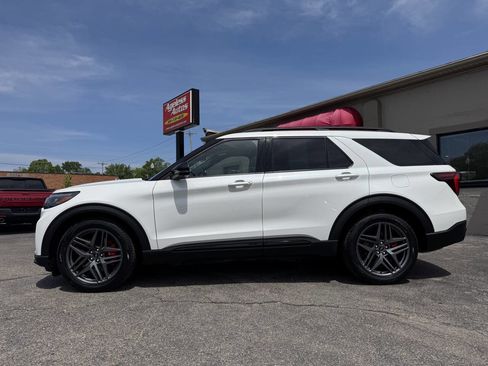 Used 2025 Ford Explorer ST AWD/4WD image 6
