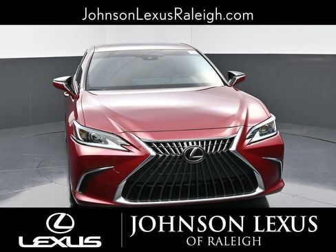 Used 2023 Lexus ES 300h w/ Premium Package image 4