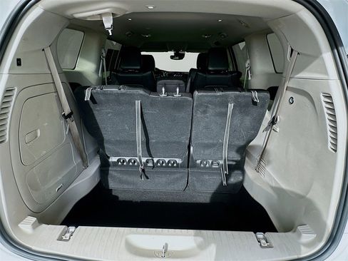 Used 2024 Chrysler Pacifica Select image 26