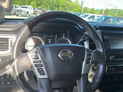 Used 2017 Nissan Titan PRO-4X AWD/4WD image 14