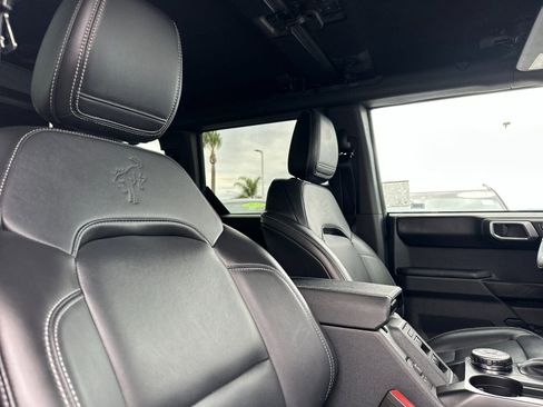 Used 2025 Ford Bronco Outer Banks image 19