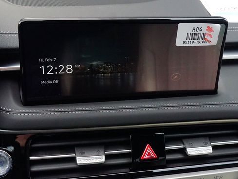 Certified 2025 Genesis G70 3.3T Advanced image 9