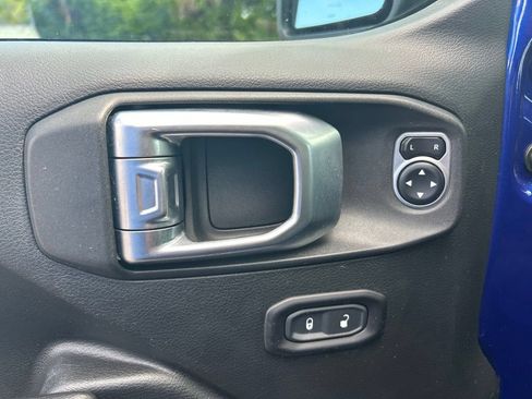Used 2019 Jeep Wrangler Unlimited Sport S AWD/4WD image 34