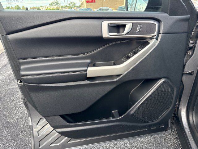 Used 2021 Ford Explorer XLT w/ Equipment Group 202A AWD/4WD image 14