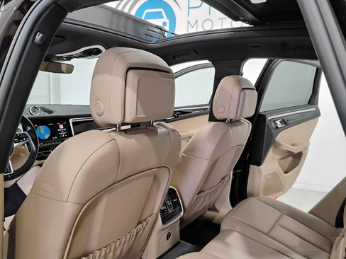 Used 2021 Porsche Macan image 12