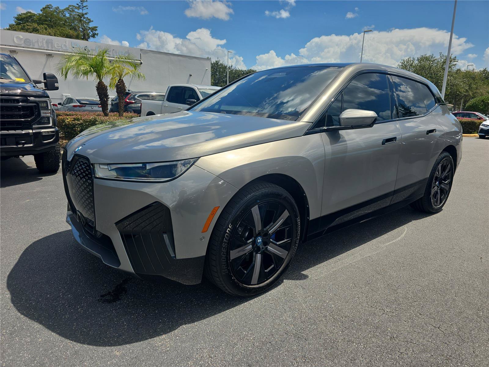 Used 2024 BMW iX xDrive50 w/ Premium Package AWD/4WD image 7