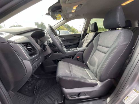 Used 2024 Nissan Rogue SV AWD/4WD image 18