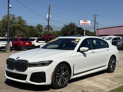 Used 2022 BMW 740i xDrive w/ M Sport Package image 5