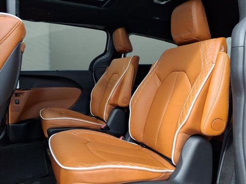 New 2026 Chrysler Pacifica Pinnacle FWD image 11