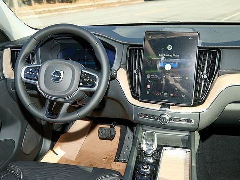 New 2026 Volvo XC60 B5 Ultra w/ Climate Package image 24