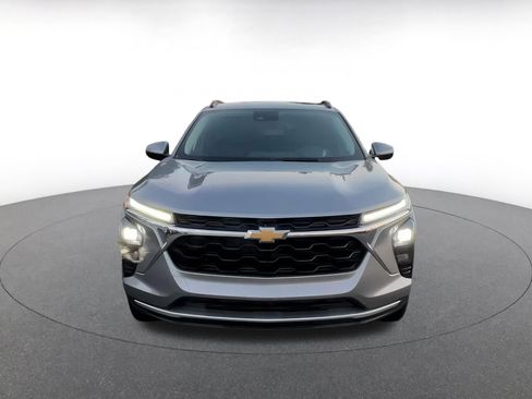 Used 2025 Chevrolet Trax LT image 4