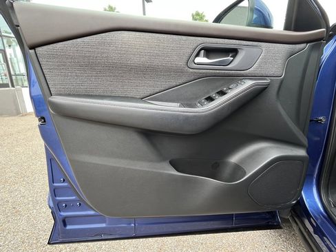 Used 2022 Nissan Rogue SV image 8