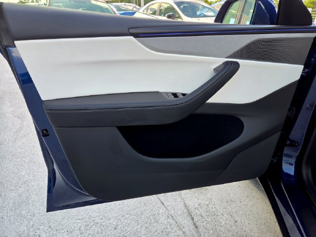 Used 2026 Tesla Model Y Long Range RWD image 29