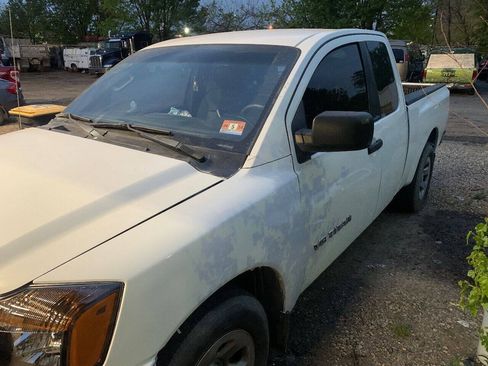 Used 2013 Nissan Titan S RWD image 4