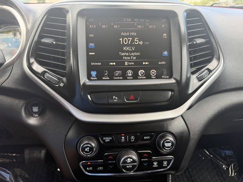 Used 2018 Jeep Cherokee Trailhawk w/ Comfort/Convenience Group AWD/4WD image 38