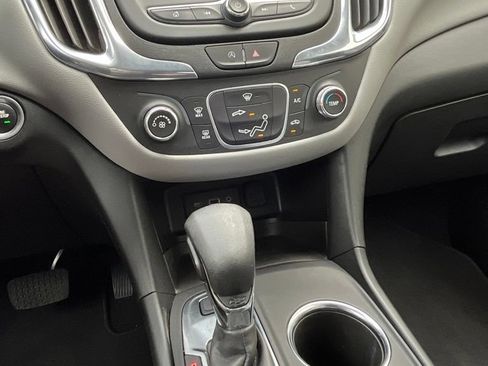 Used 2022 Chevrolet Equinox LS AWD/4WD image 15