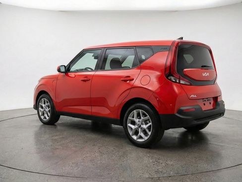 Used 2025 Kia Soul LX w/ LX Technology Package FWD image 6