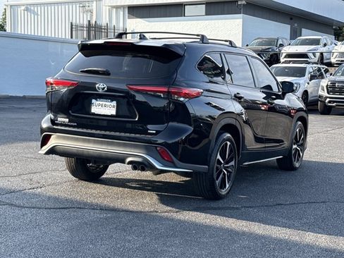 Used 2022 Toyota Highlander XSE FWD image 3