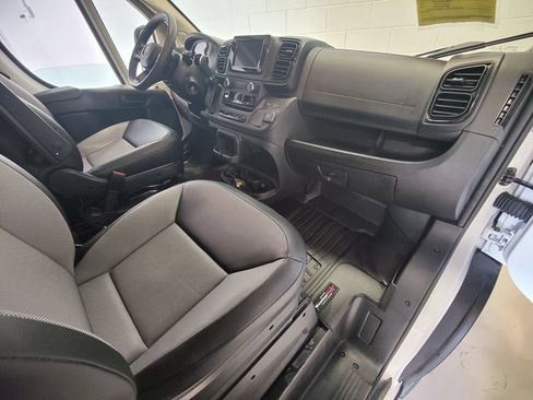 Used 2022 RAM ProMaster 2500 w/ Driver Convenience Group FWD image 13
