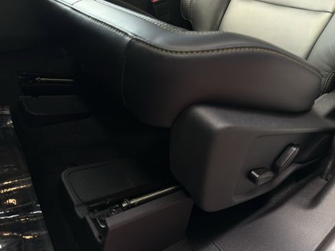 New 2025 Ford Bronco Badlands image 18