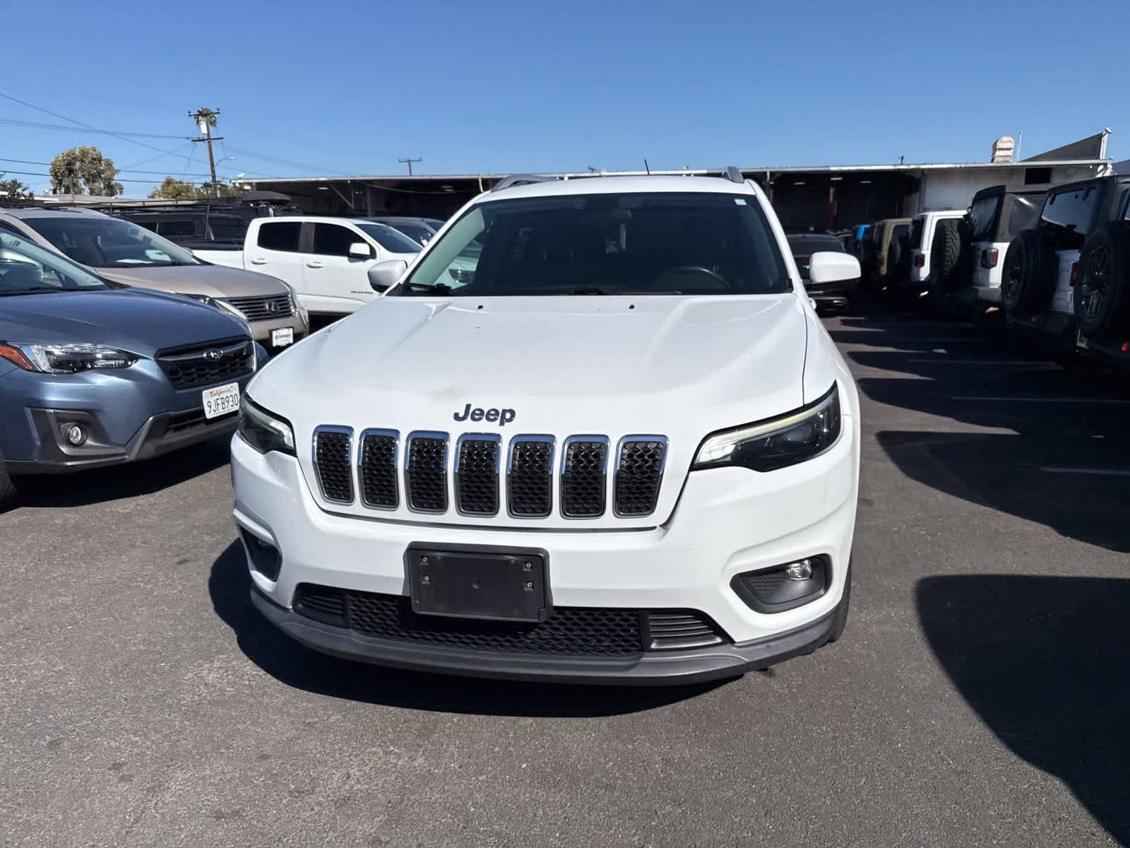 Used 2019 Jeep Cherokee Latitude Plus FWD image 3